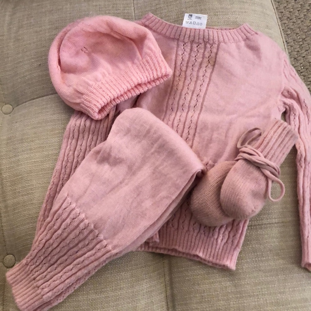 Pink wool set with cap and mittens